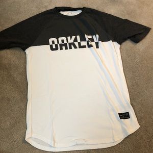 Oakley T-shirt